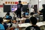 完美的句号！😍高三学子跳上课桌庆祝绝杀 哈利惊现评论区