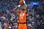 渐入佳境！约翰&middot;科林斯半场7中4拿到12分 三分5中2