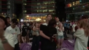 抱头不敢相信❗️德国点球大战不敌巴拉圭，柏林球迷反应